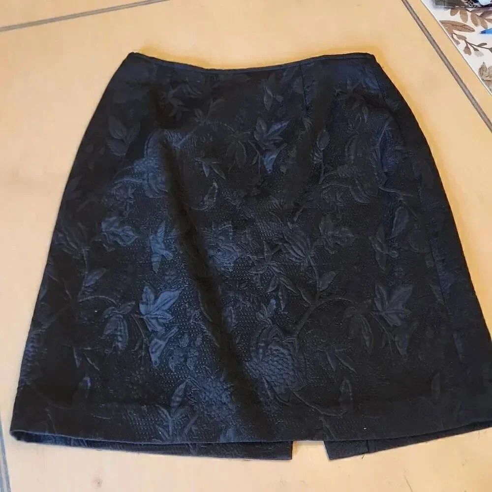 Josephine Chaus silk blend black floral skirt women's size 6